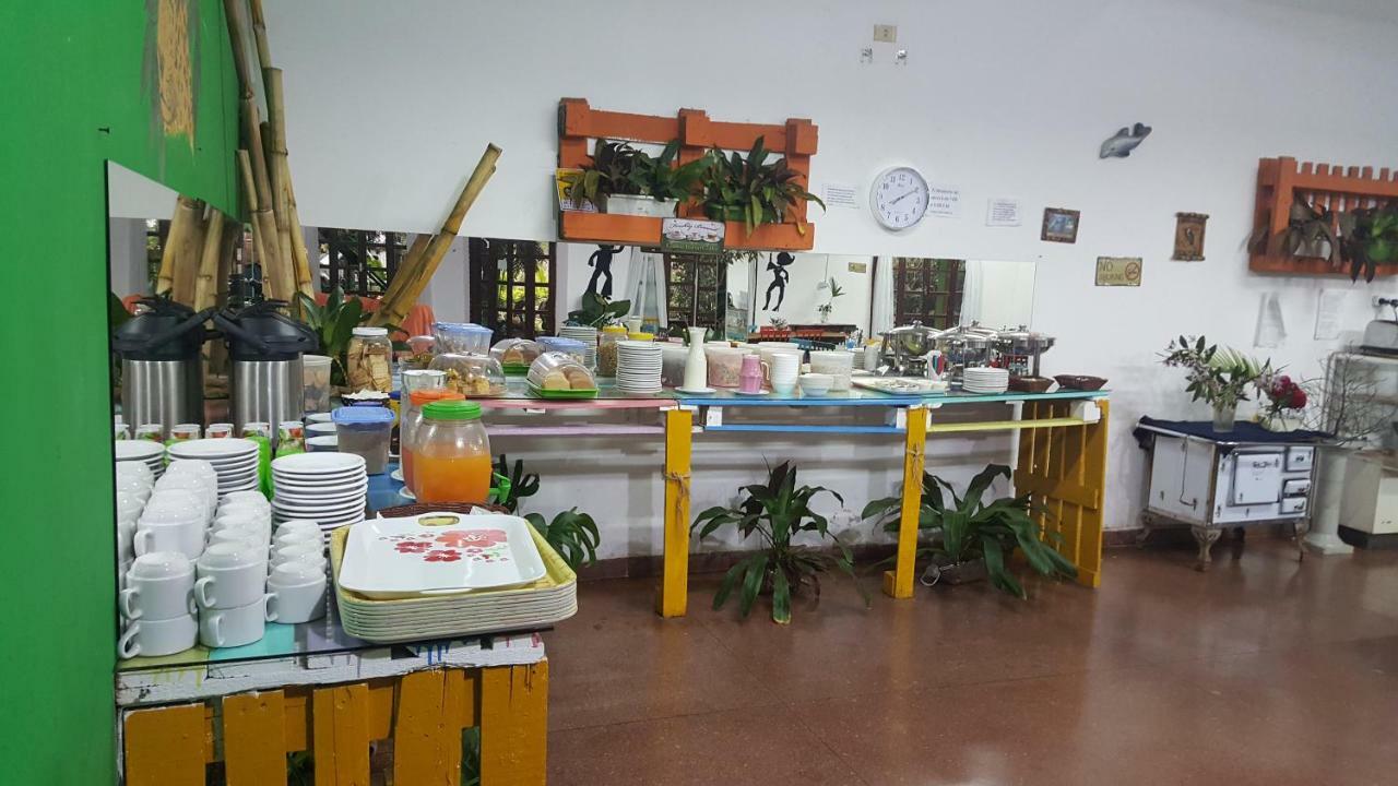 Hotel Los Amigos 푸에르토이과수 외부 사진