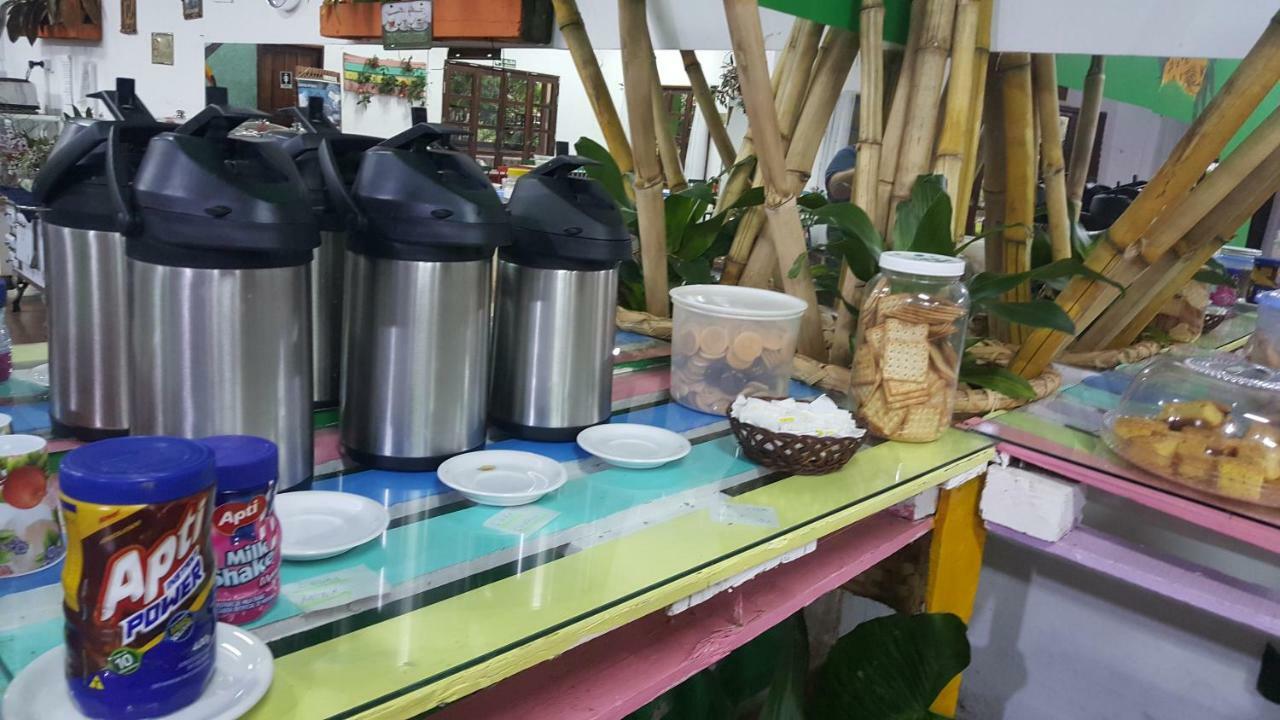 Hotel Los Amigos 푸에르토이과수 외부 사진