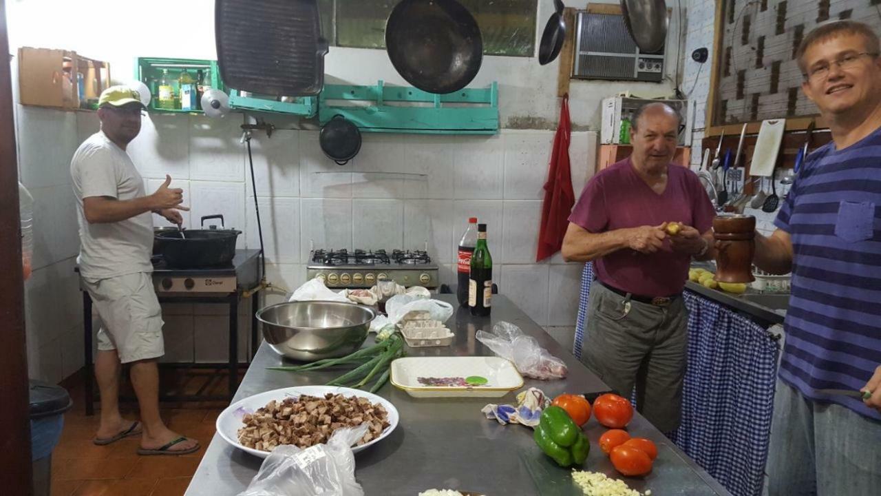 Hotel Los Amigos 푸에르토이과수 외부 사진