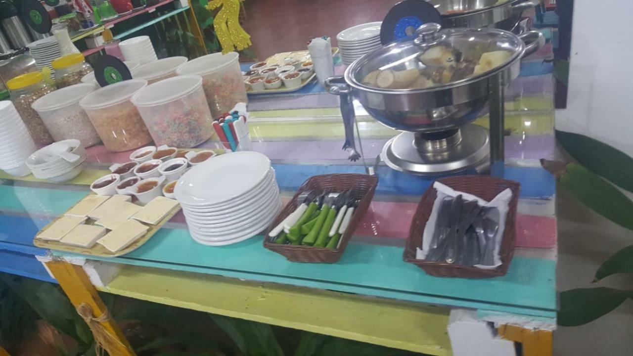 Hotel Los Amigos 푸에르토이과수 외부 사진