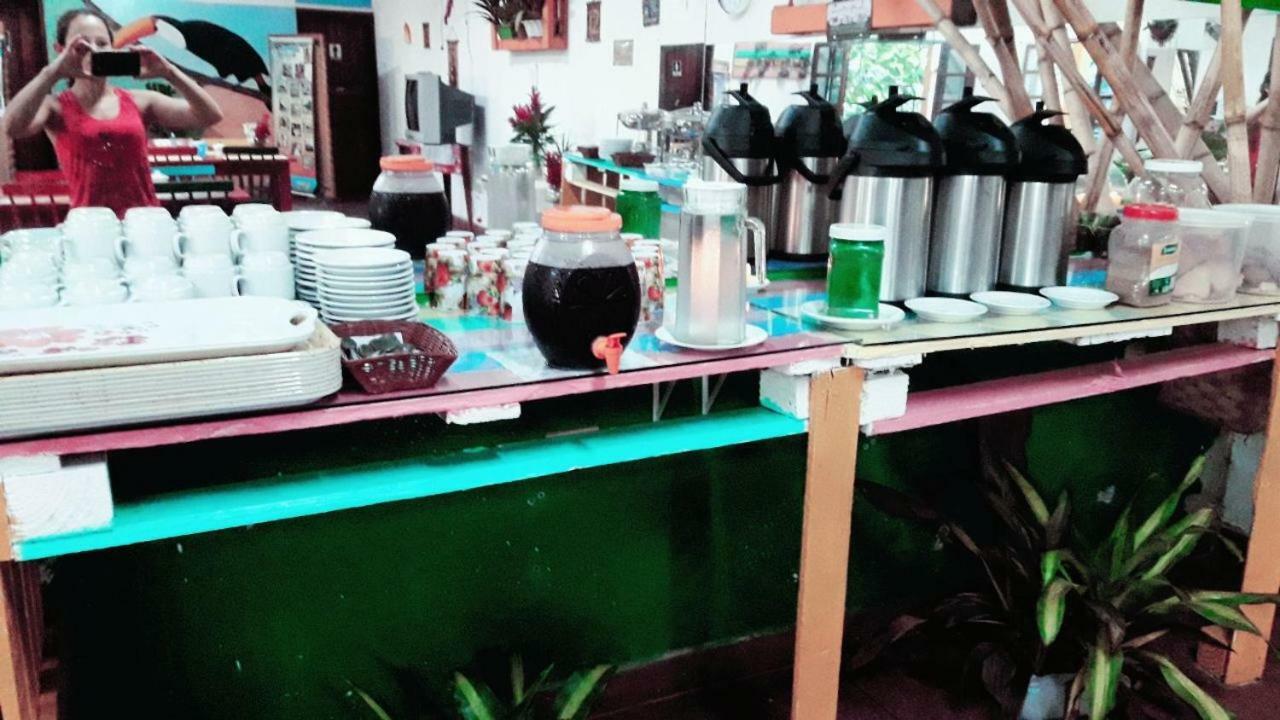 Hotel Los Amigos 푸에르토이과수 외부 사진